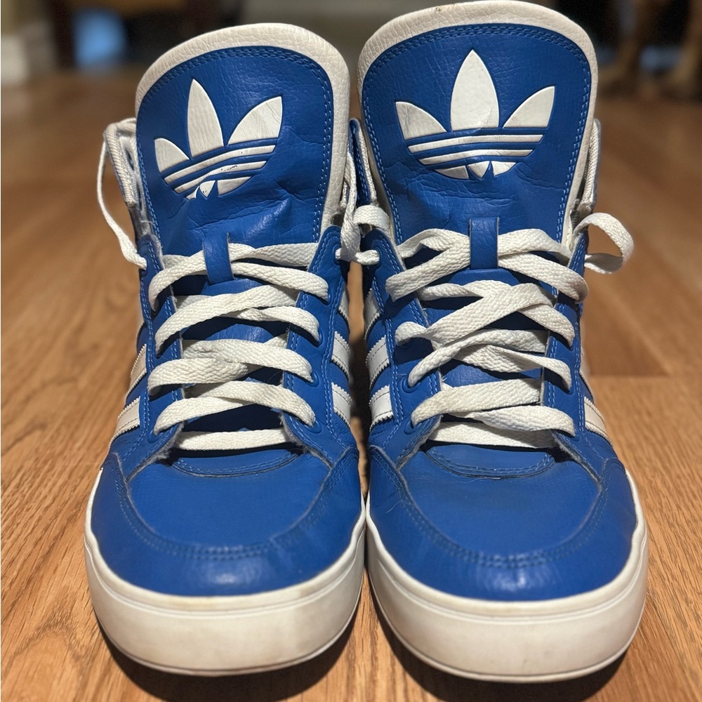 Adidas Originals Hard Court in Royal Blue High-Top Sneakers
